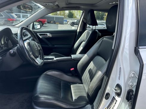 Used 2013 Lexus CT 200h FWD image 9