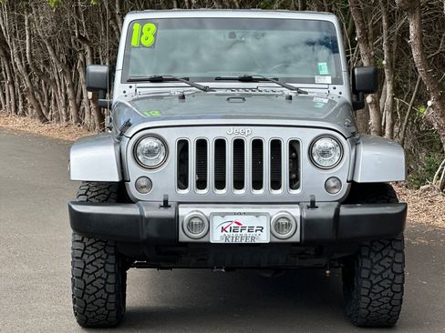 Used 2018 Jeep Wrangler Unlimited Sahara AWD/4WD image 9