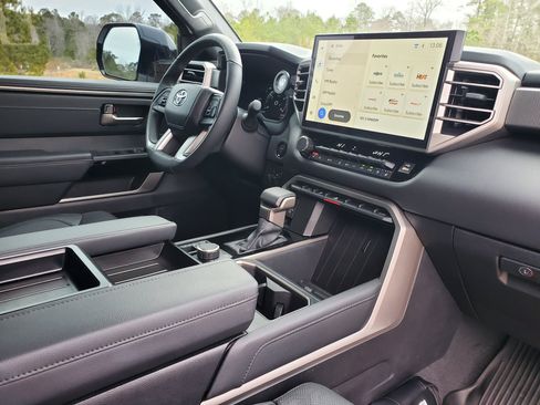 Used 2025 Toyota Tundra Limited image 33