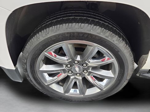 Used 2019 Chevrolet Suburban LT image 8