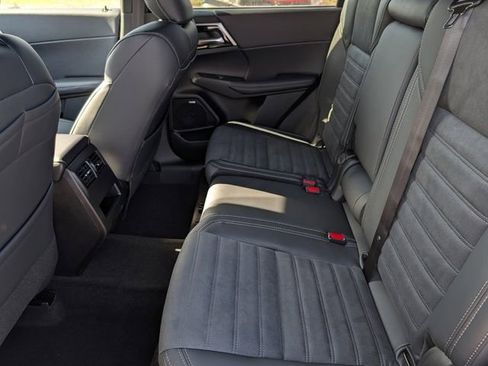 New 2026 Mitsubishi Outlander LE AWD/4WD image 5