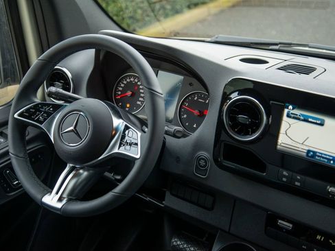 New 2026 Mercedes-Benz Sprinter 2500 image 18
