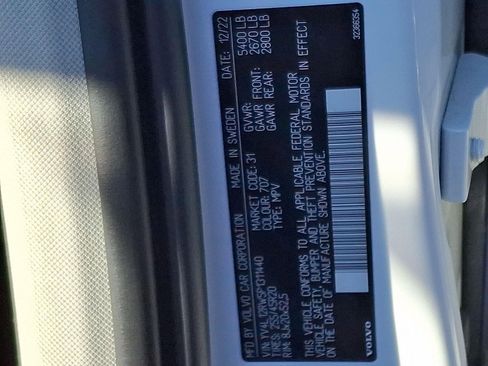 Certified 2023 Volvo XC60 B5 Plus w/ Climate Package image 27