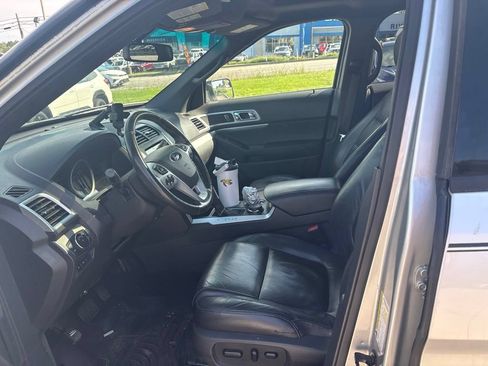 Used 2014 Ford Explorer XLT w/ Equipment Group 202A AWD/4WD image 14