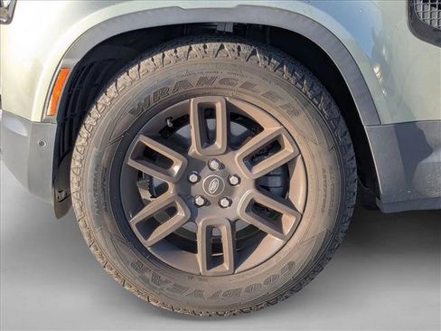 Used 2022 Land Rover Defender 110 image 19