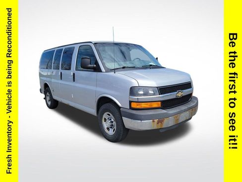 Used 2010 Chevrolet Express 2500 LT w/ LT Preferred Equipment Group RWD image 7