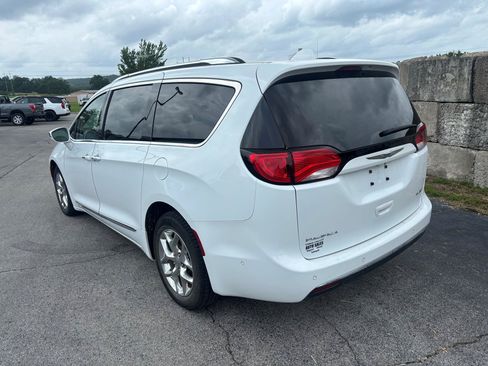 Used 2019 Chrysler Pacifica Limited w/ Advanced Safetytec Group FWD image 5