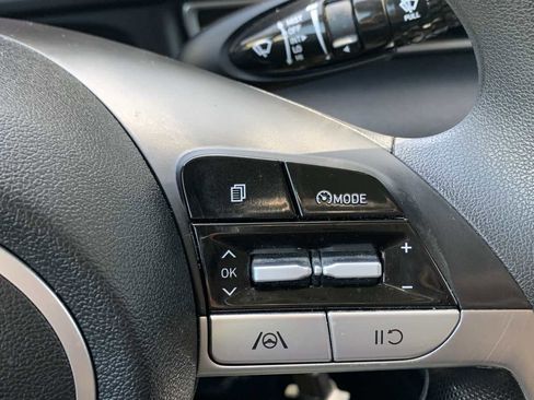 Used 2021 Hyundai Elantra SE image 16