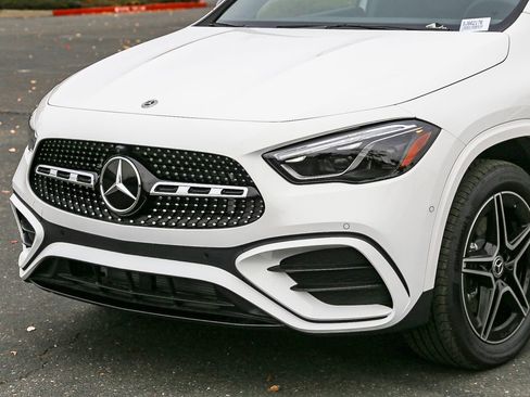 New 2025 Mercedes-Benz GLA 250 4MATIC image 7