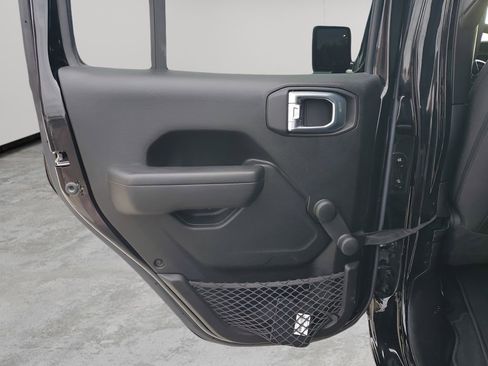 Used 2022 Jeep Gladiator Sport image 40