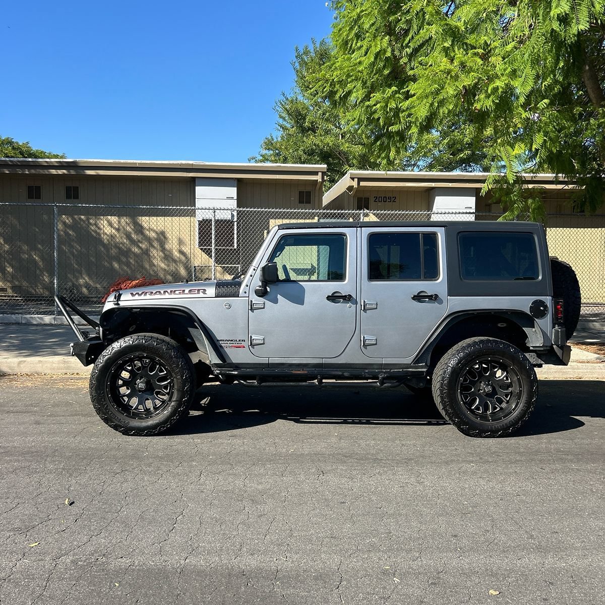 Used 2016 Jeep Wrangler Unlimited Sport w/ Connectivity Group AWD/4WD image 3