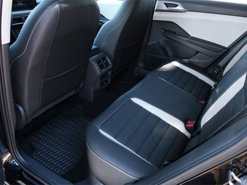 Certified 2025 Volkswagen Taos SEL image 17