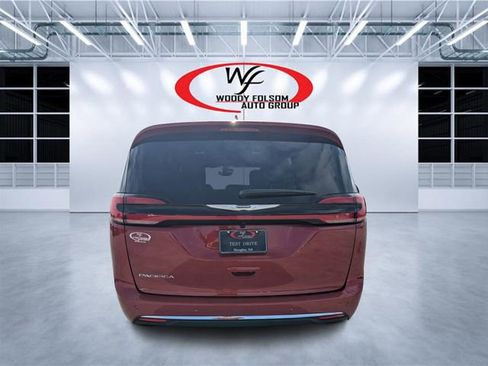 New 2026 Chrysler Pacifica Select image 4