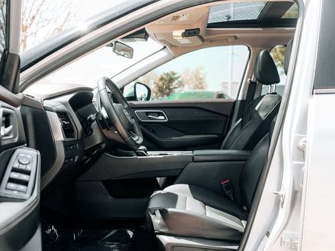 Used 2021 Nissan Rogue SV w/ Premium Package FWD image 17