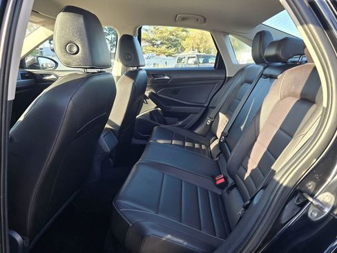 Used 2024 Volkswagen Jetta SE FWD image 14