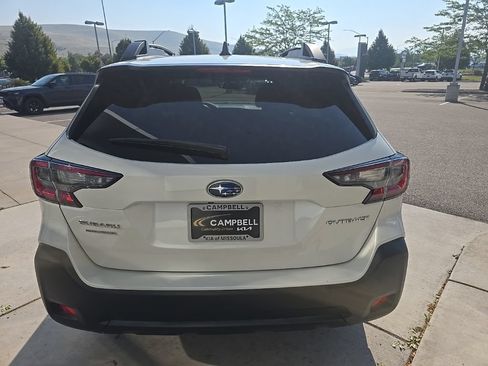 Used 2024 Subaru Outback Premium AWD/4WD image 5