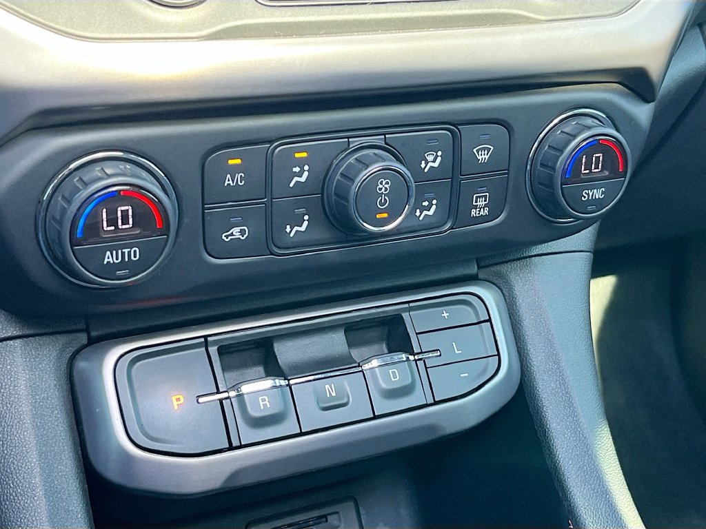Used 2022 GMC Acadia AT4 w/ Technology Package AWD/4WD image 16