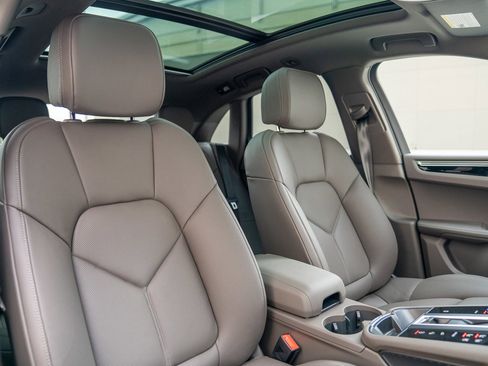 Certified 2026 Porsche Macan image 26