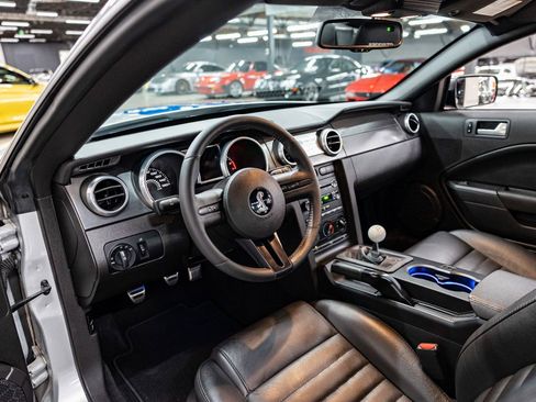 Used 2009 Ford Mustang Shelby GT500 RWD image 9