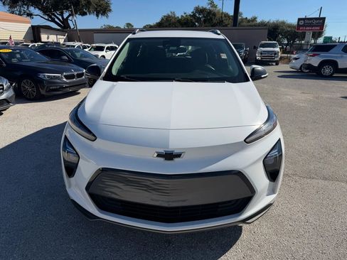 Used 2022 Chevrolet Bolt EUV LT w/ Driver Confidence Package image 2