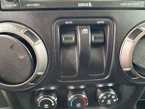 Used 2018 Jeep Wrangler Sport AWD/4WD image 25
