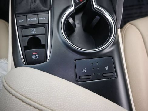 Used 2018 Toyota Camry XLE FWD image 31