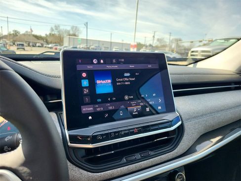 Used 2022 Jeep Compass Latitude image 12