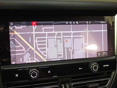 Certified 2026 Porsche Macan AWD/4WD image 27