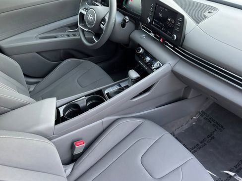 Certified 2025 Hyundai Elantra Blue image 18