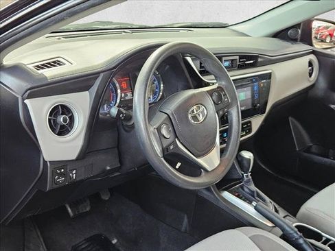 Used 2017 Toyota Corolla LE FWD image 8