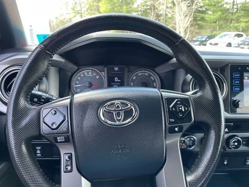 Used 2016 Toyota Tacoma TRD Sport w/ Towing Package AWD/4WD image 15