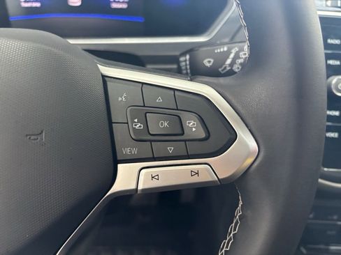 Used 2022 Volkswagen Tiguan SE w/ Panoramic Sunroof Package image 21