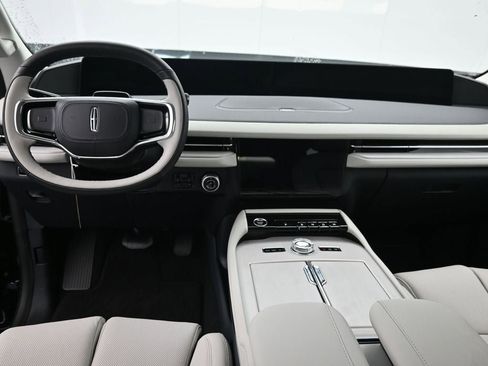 New 2026 Lincoln Navigator Premiere AWD/4WD image 10