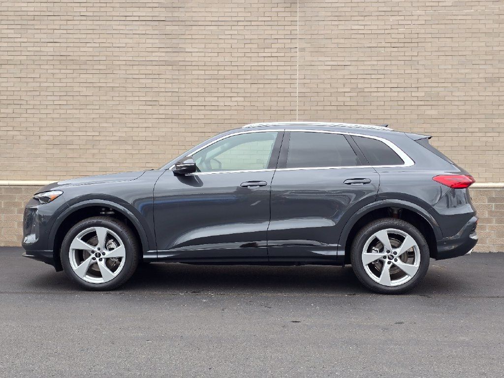 Certified 2025 Audi Q5 Premium Plus w/ Premium Plus AWD/4WD image 23