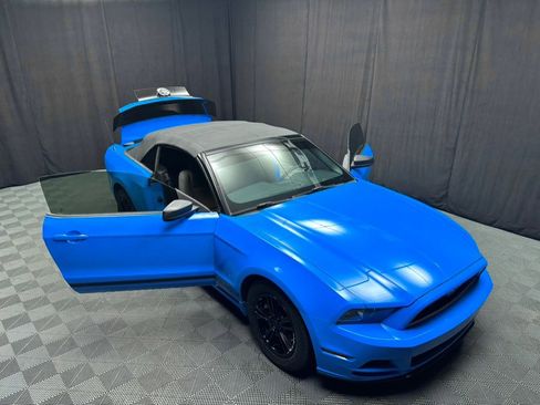 Used 2014 Ford Mustang Convertible image 31