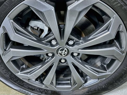 Used 2022 Toyota RAV4 XLE Premium AWD/4WD image 30