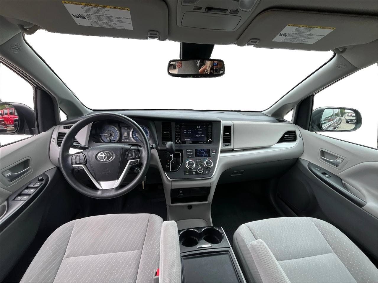 Used 2019 Toyota Sienna LE FWD image 22