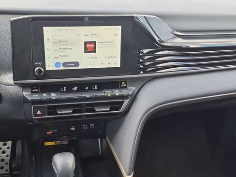 Used 2025 Toyota Camry SE FWD image 16