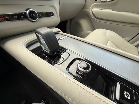 Used 2023 Volvo XC90 B5 Core AWD/4WD image 29
