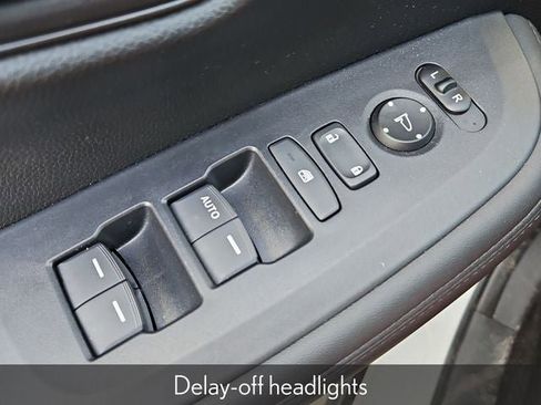 Certified 2025 Honda HR-V LX image 31