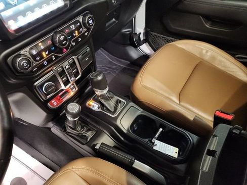 Used 2022 Jeep Gladiator Rubicon w/ LED Lighting Group image 17