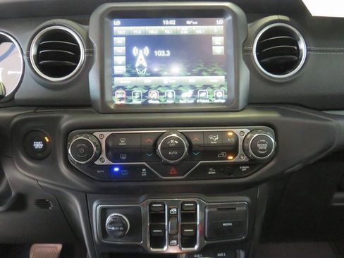 Used 2023 Jeep Wrangler Unlimited Sahara image 21