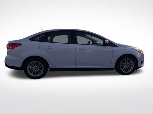 Used 2017 Ford Focus SE image 8