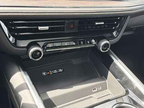 New 2026 Chevrolet Suburban Premier image 9