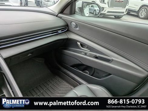 Used 2025 Hyundai Elantra Limited FWD image 16