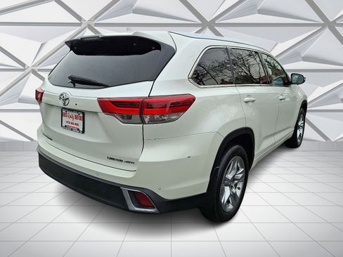 Used 2018 Toyota Highlander Limited w/ Carpet Mat Package (TMS) image 10