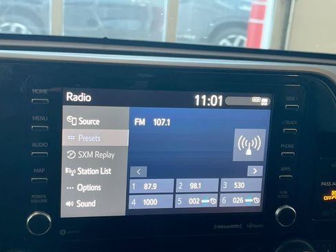 Used 2022 Toyota Highlander XLE image 16