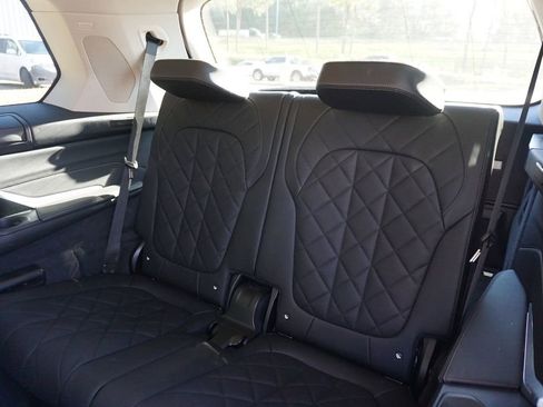 Used 2023 BMW X7 xDrive40i w/ Premium Package AWD/4WD image 16
