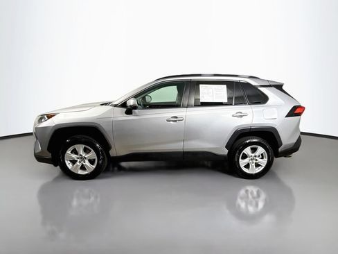 Used 2020 Toyota RAV4 XLE w/ Convenience Package FWD image 4