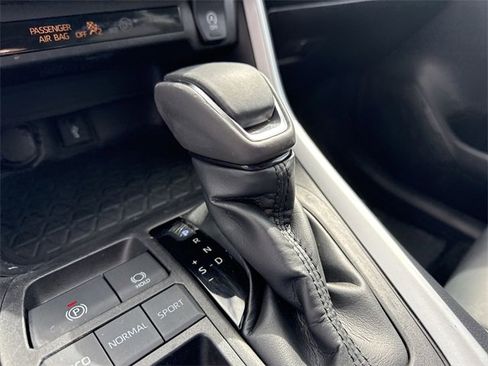Used 2022 Toyota RAV4 XLE Premium image 20